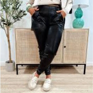 Spanx Leather-Like Jogger Pants in Black - Size Medium
